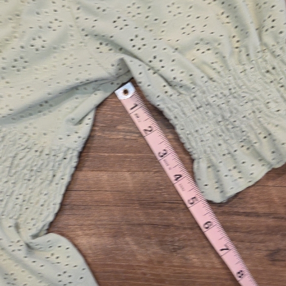 Urban Romantics Sage Green Eyelet Peasant Blouse Size Large Cropped - Picture 7 of 10